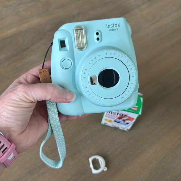 Fujifilm Instax Mini 9 Instant Camera (Ice Blue) with Instax Mini Film Pack - Picture 3 of 9